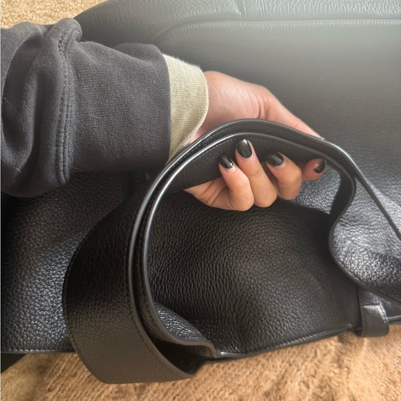 Yves Saint Laurent Black Tote with Gold Logo - Picture 4 of 8